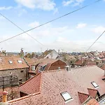 בית נופש Bensons Gem וויטבי