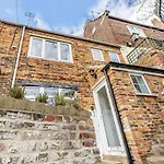 Bensons Gem בית נופש *