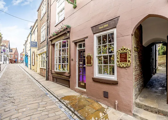 Bensons Gem * Whitby